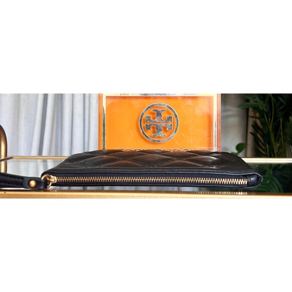 AUTHENTIC TORY BURCH BLACK QUILTED LEATHER FLEMING WRISTLET - Picture 3 of 10